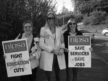 Classroom assistants picket